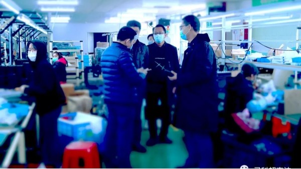 “抗疫生產(chǎn)兩手抓”南屏鎮(zhèn)委李書記帶隊(duì)到靈科超聲波指導(dǎo)工作